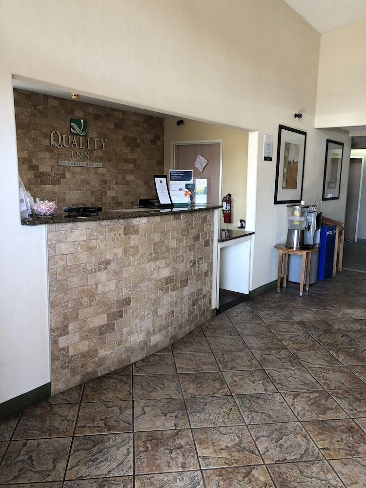 Inn Quality Airport Colorado Springs