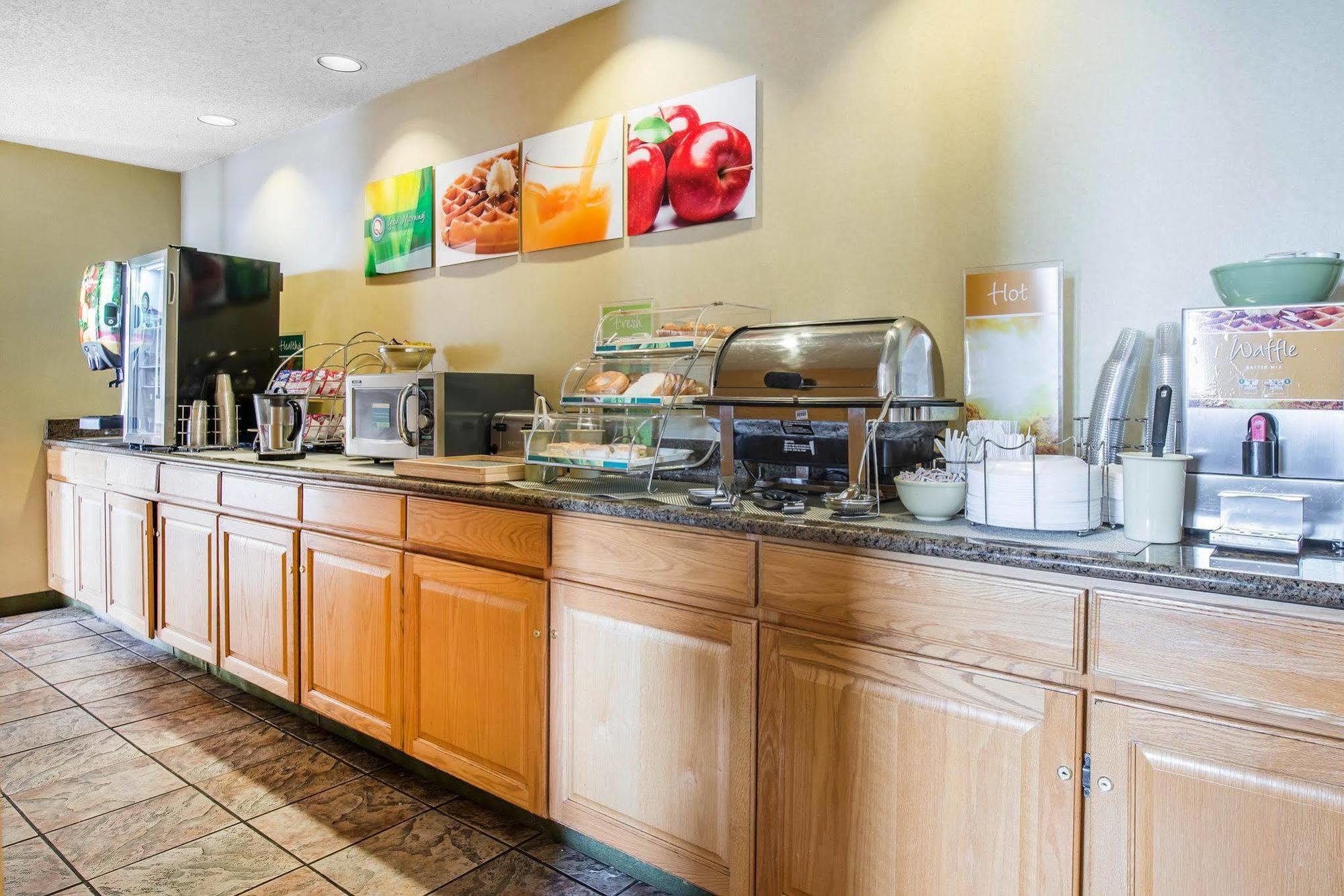 Inn Quality Airport Colorado Springs